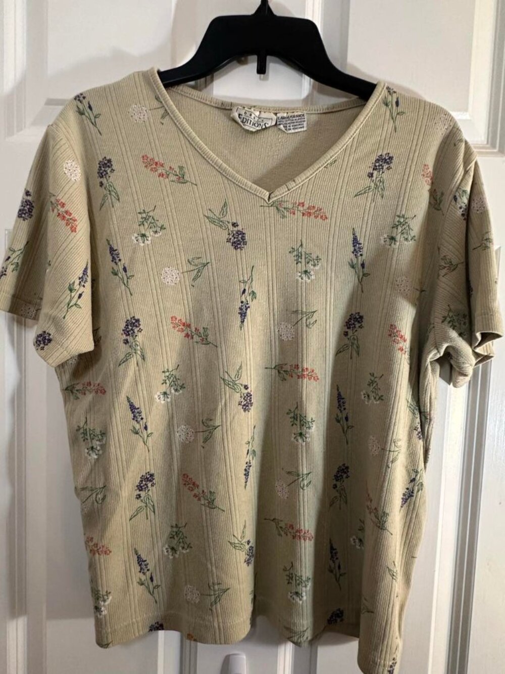 Basic Editions Sage Green Ribbed Knit Floral Wildflower V-Neck Tee Top L